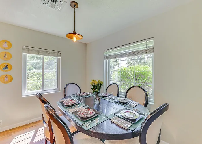 Holiday home Historic District W/ Patio & Yard In Mesa!