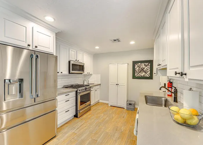Historic District W/ Patio & Yard In Mesa!